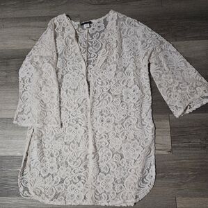 🎁🎁3/$20🎁🎁American City Wear Cream Lace Cardigan
